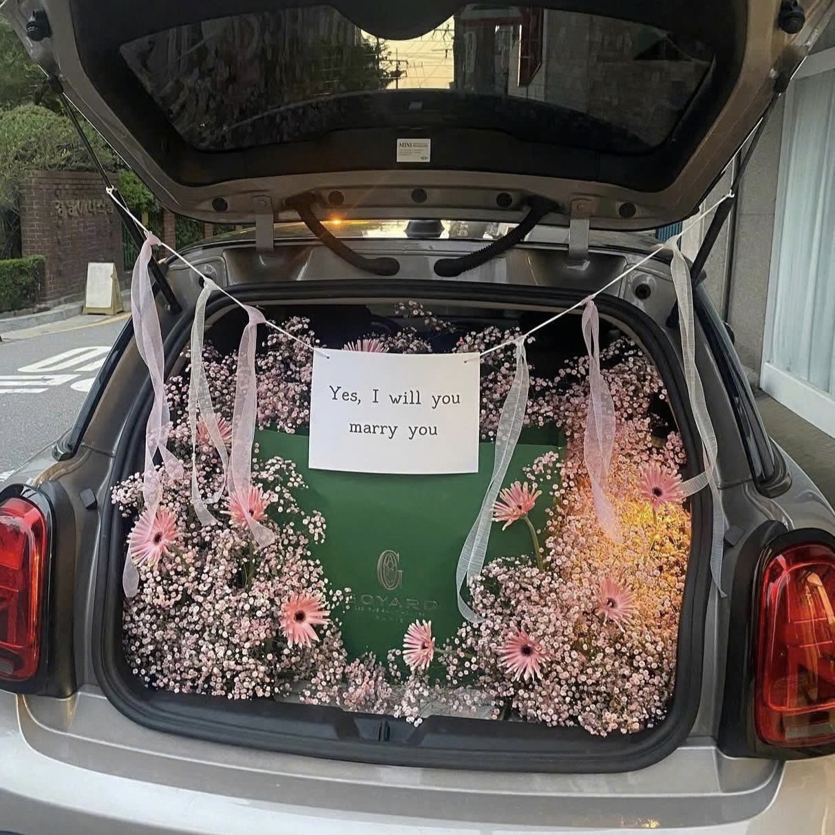 Trang trí cốp xe hoa i will you marry you